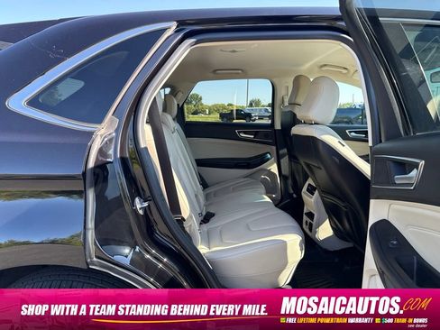 Used 2021 Ford Edge Titanium AWD/4WD image 9