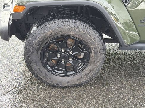 Used 2021 Jeep Gladiator Willys image 12