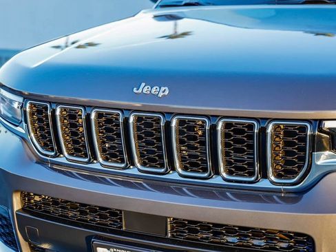 Certified 2023 Jeep Grand Cherokee L Limited image 6