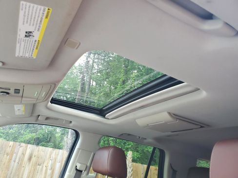 Used 2020 Chevrolet Tahoe Premier RWD image 18
