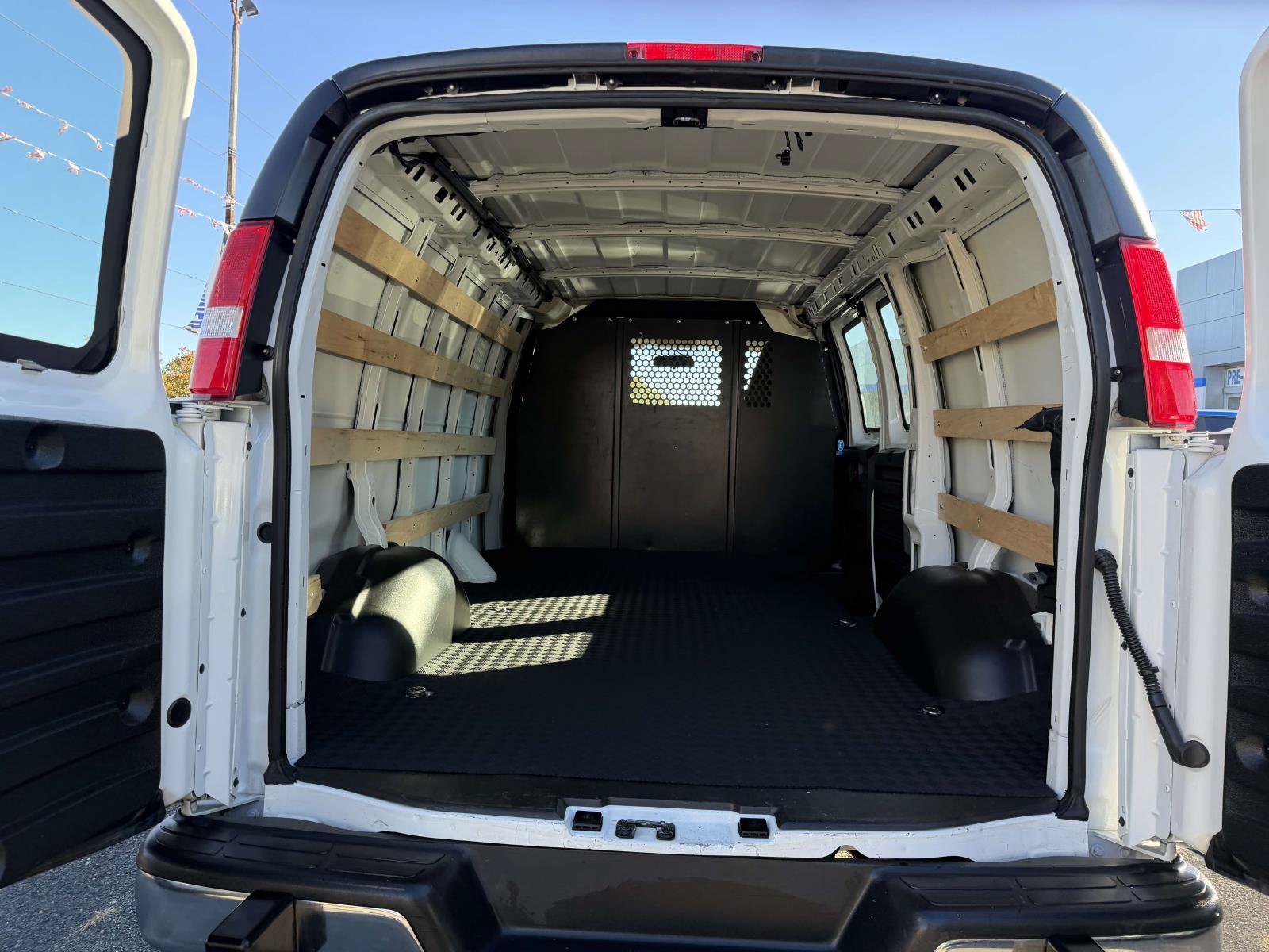 Used 2025 Chevrolet Express 2500 w/ Driver Convenience Package RWD image 10