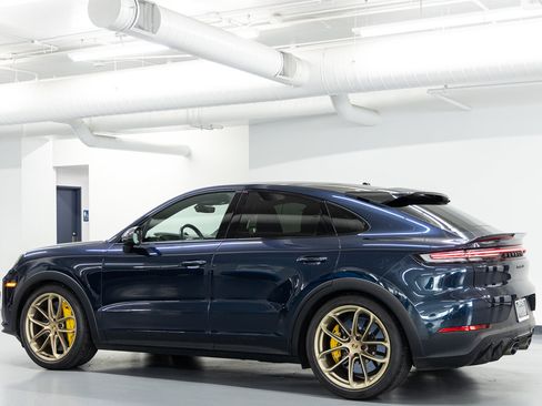 Used 2024 Porsche Cayenne Turbo GT AWD/4WD image 3