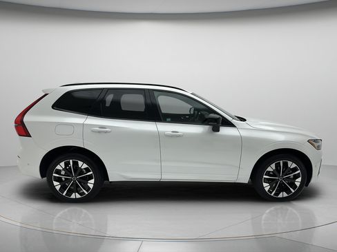 Used 2026 Volvo XC60 B5 Plus AWD/4WD image 6