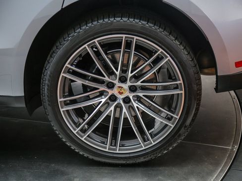 Certified 2026 Porsche Macan AWD/4WD image 14