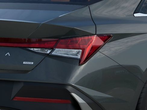 Used 2025 Hyundai Elantra Limited FWD image 10