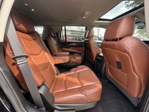 Used 2019 Cadillac Escalade Luxury AWD/4WD image 33