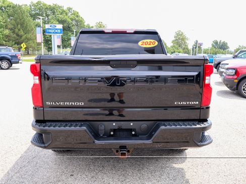 Used 2020 Chevrolet Silverado 1500 Custom w/ Custom Value Package AWD/4WD image 4