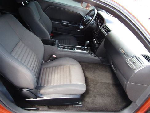 Used 2011 Dodge Challenger RWD image 16