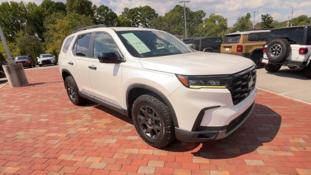 Certified 2024 Honda Pilot TrailSport image 3