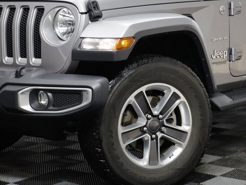 Used 2018 Jeep Wrangler Unlimited Sahara image 3