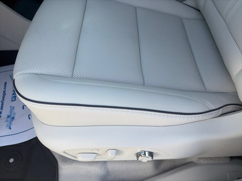 New 2027 Buick Enclave Avenir w/ LPO, Floor Liner Package AWD/4WD image 18