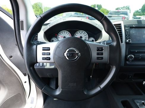 Used 2019 Nissan Frontier Desert Runner RWD image 11