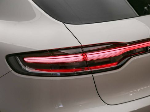 Certified 2023 Porsche Macan AWD/4WD image 15