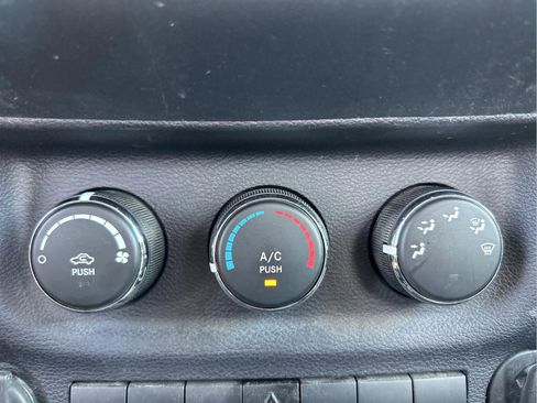 Certified 2016 Jeep Wrangler Sport AWD/4WD image 29