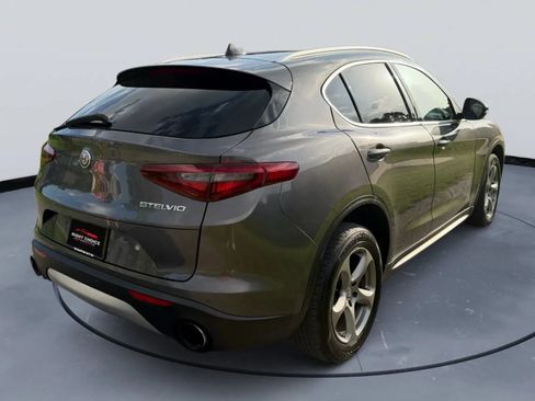 Used 2018 Alfa Romeo Stelvio AWD image 5
