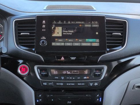 Used 2020 Honda Pilot Elite image 17