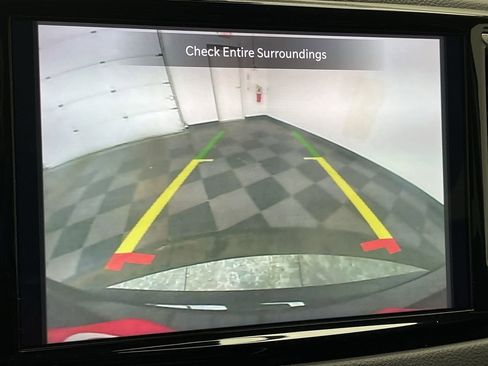 Used 2024 Chrysler Pacifica Touring-L image 5