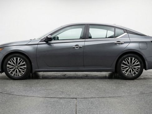 Used 2025 Nissan Altima 2.5 SV FWD image 5