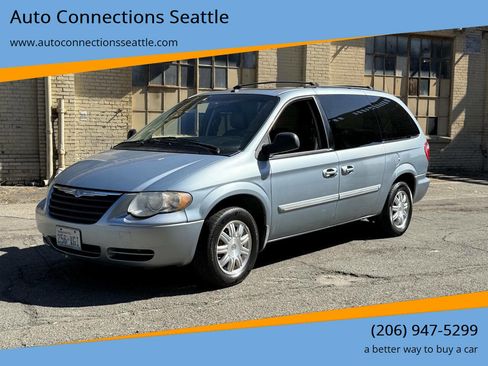 Used 2006 Chrysler Town & Country Touring image 1
