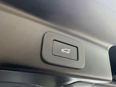 Certified 2023 Jaguar F-PACE R-Dynamic S image 40