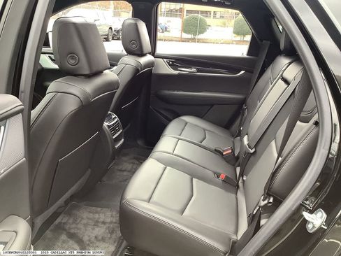 Used 2025 Cadillac XT5 Premium Luxury image 14