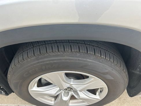 Used 2024 Toyota Highlander LE FWD image 25