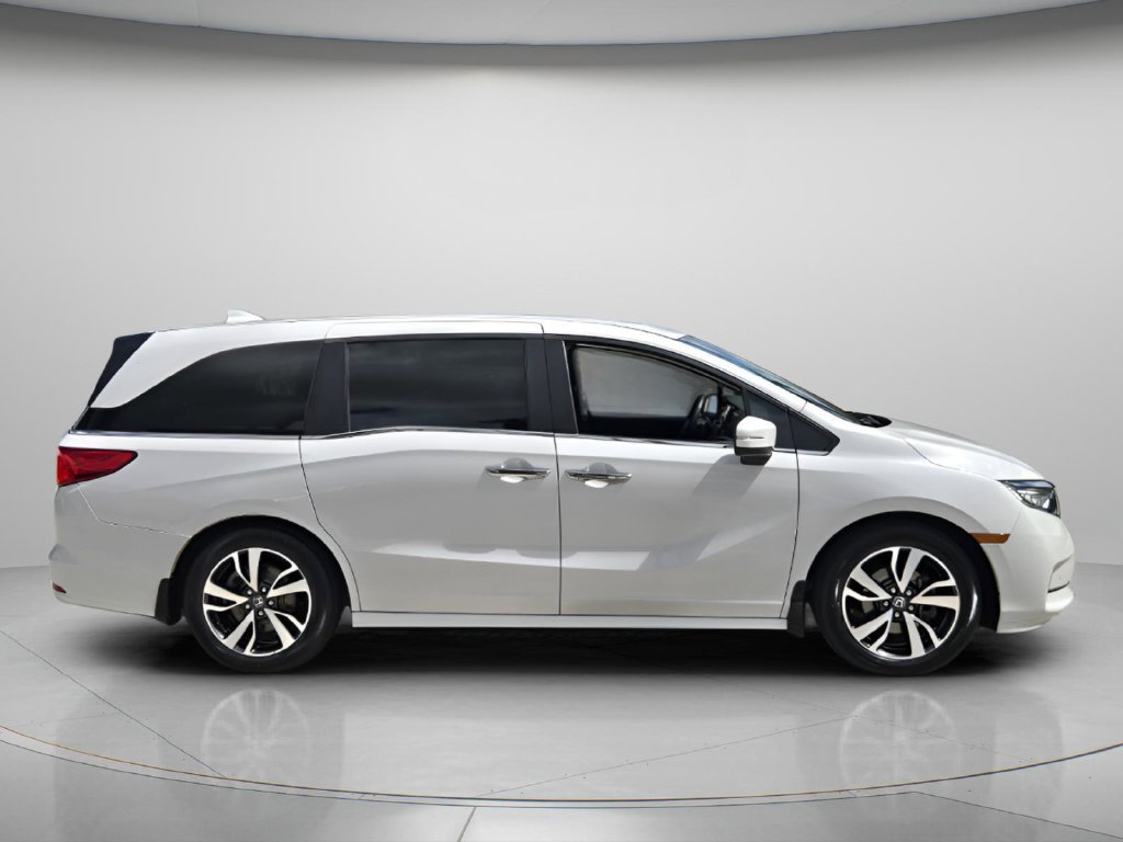 Certified 2024 Honda Odyssey Touring image 3