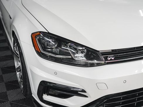 Used 2018 Volkswagen Golf R 4-Door image 16