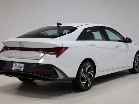 Used 2024 Hyundai Elantra Limited FWD image 7