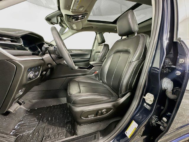 Used 2023 Jeep Grand Cherokee 30th Anniversary AWD/4WD image 4