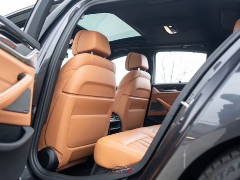 Used 2019 BMW M550i xDrive image 21