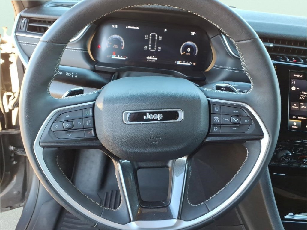Used 2023 Jeep Grand Cherokee L Laredo AWD/4WD image 24