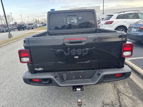 Used 2022 Jeep Gladiator Sport image 9