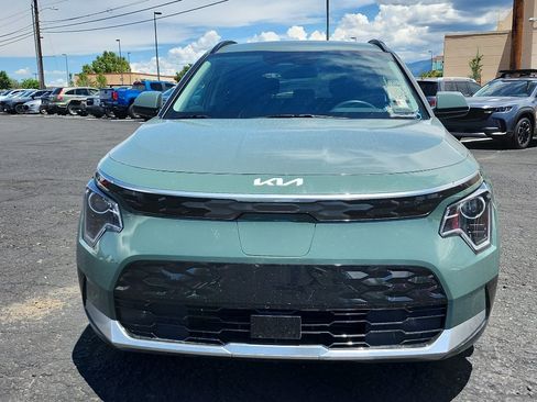 Used 2023 Kia Niro Wind w/ Wind Preserve Package FWD image 2