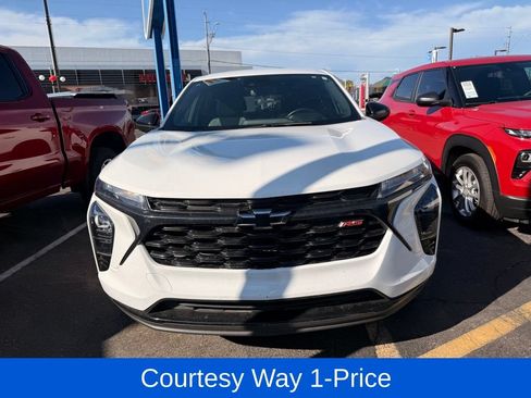 Used 2024 Chevrolet Trax RS w/ Driver Confidence Package FWD image 12