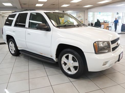 Used 2009 Chevrolet TrailBlazer LT w/ Sun And 6-Disc Cd Package AWD/4WD image 15