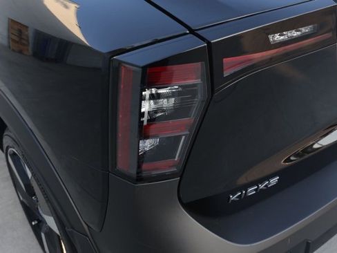 New 2025 Nissan Kicks SR image 7