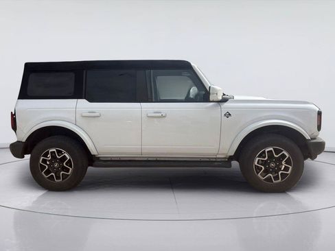 Used 2023 Ford Bronco Outer Banks AWD/4WD image 2