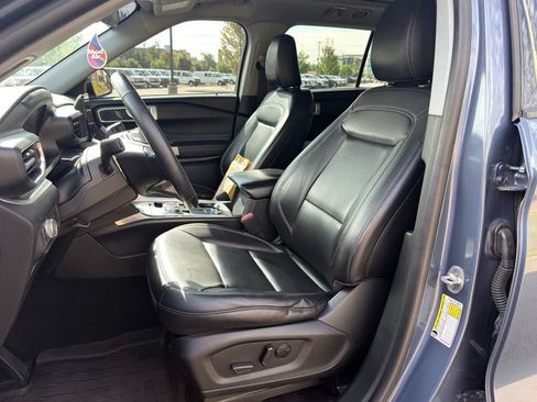 Used 2021 Ford Explorer XLT w/ Equipment Group 202A AWD/4WD image 28
