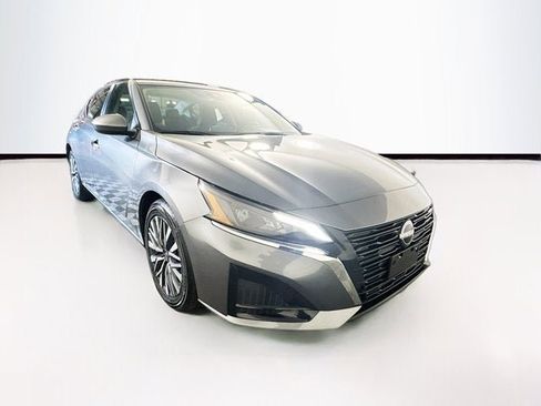 Certified 2023 Nissan Altima 2.5 SV image 3