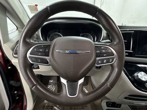 Used 2017 Chrysler Pacifica Touring-L Plus w/ Advanced Safetytec Group image 16