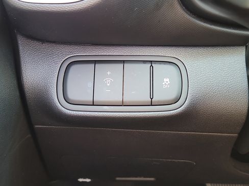 Used 2023 Hyundai Venue Limited image 28