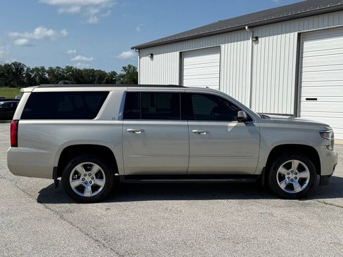 Used 2015 Chevrolet Suburban LT w/ Luxury Package AWD/4WD image 9