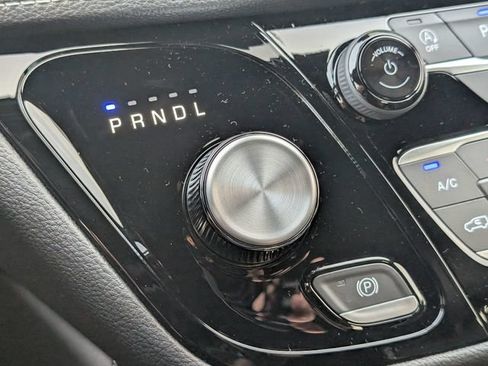 New 2027 Chrysler Pacifica Limited FWD image 24
