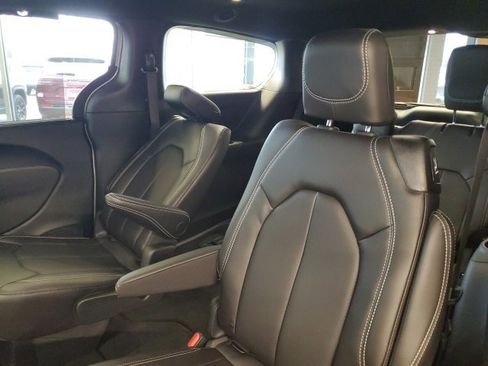 New 2026 Chrysler Pacifica Select image 8