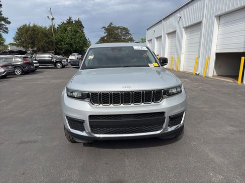 Used 2022 Jeep Grand Cherokee L Limited image 2