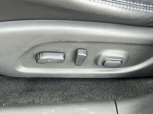 Used 2019 Nissan Pathfinder SL image 11