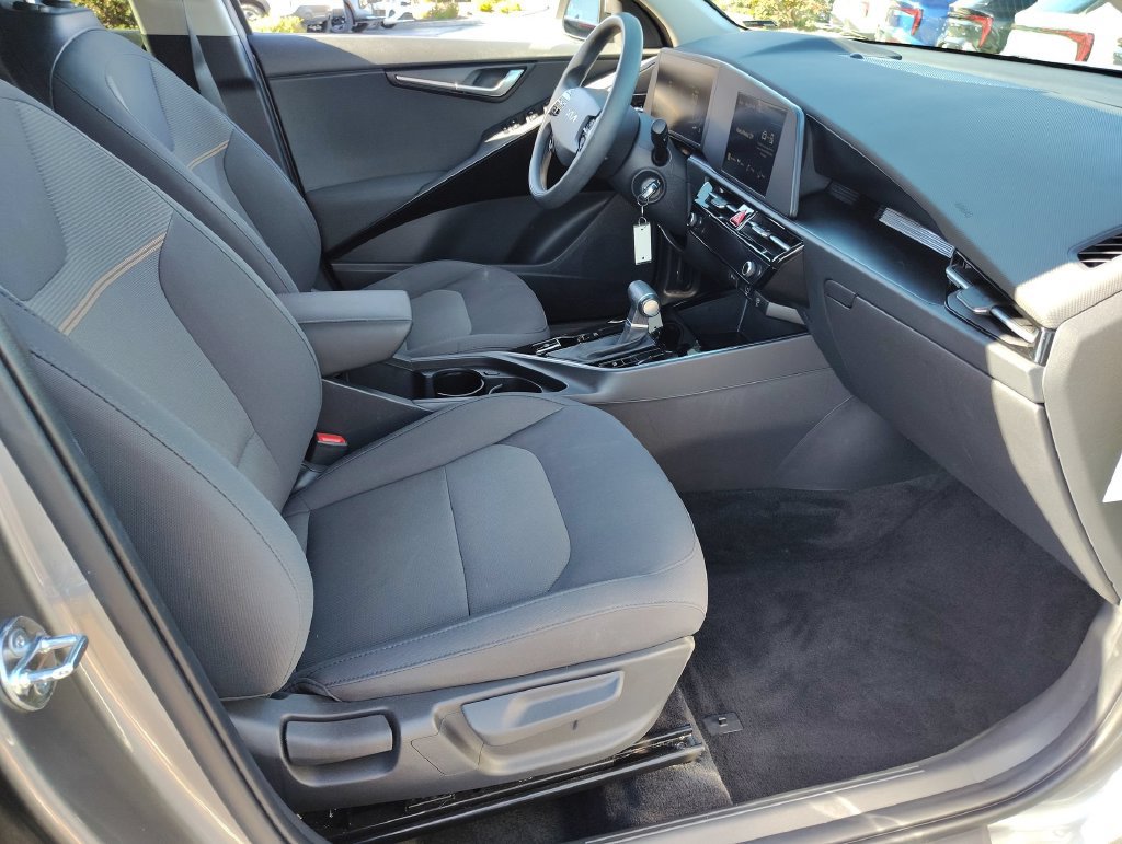 Used 2024 Kia Niro LX FWD image 30