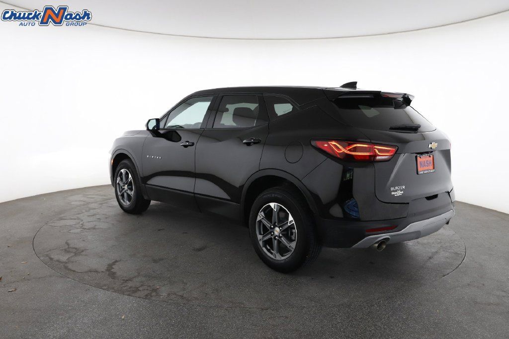 Used 2026 Chevrolet Blazer LT FWD image 9