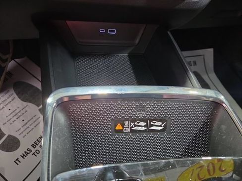 Used 2027 Chevrolet Equinox RS w/ LPO, Floor Liner Package FWD image 20
